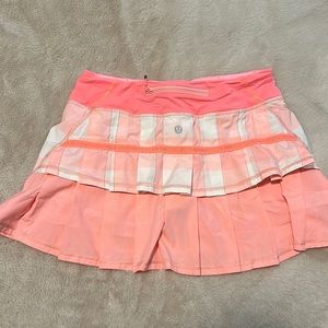 Lululemon Skirt size 4. Excellent condition